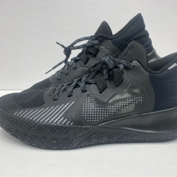 Kyrie Irving Sneakers Size 9.5 - Picture 5 of 7